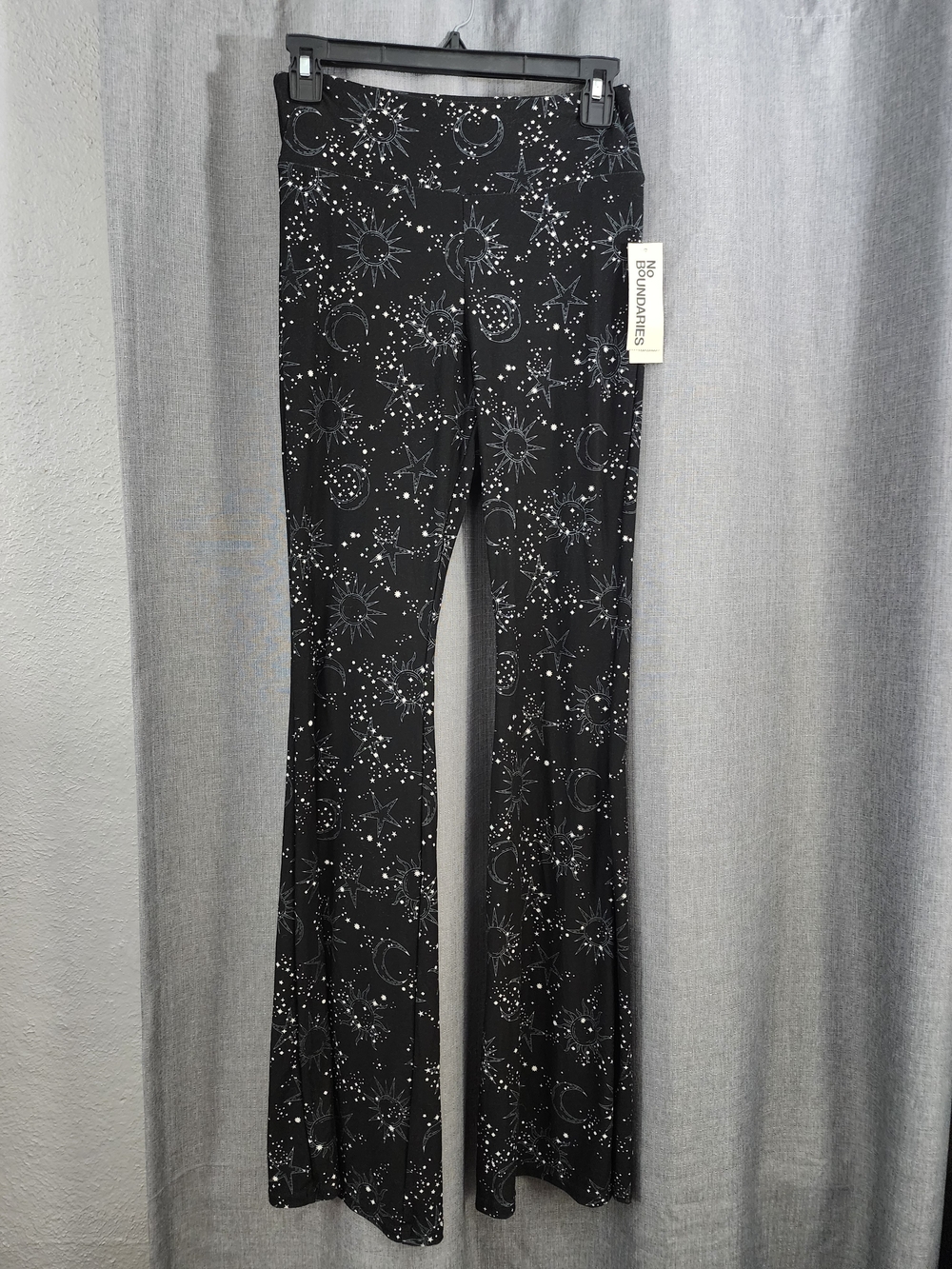 NWT No Boundaries Black Star & Moon Flare Leggings